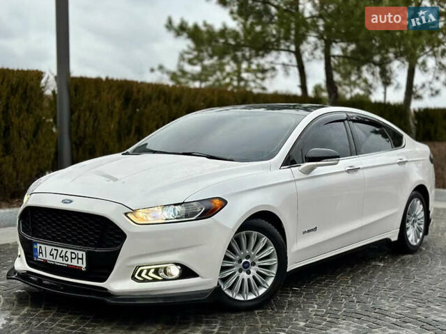 Білий Форд Фьюжен, об'ємом двигуна 2 л та пробігом 200 тис. км за 9000 $, фото 1 на Automoto.ua
