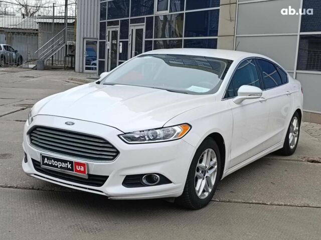 Білий Форд Фьюжен, об'ємом двигуна 1.5 л та пробігом 137 тис. км за 8690 $, фото 1 на Automoto.ua