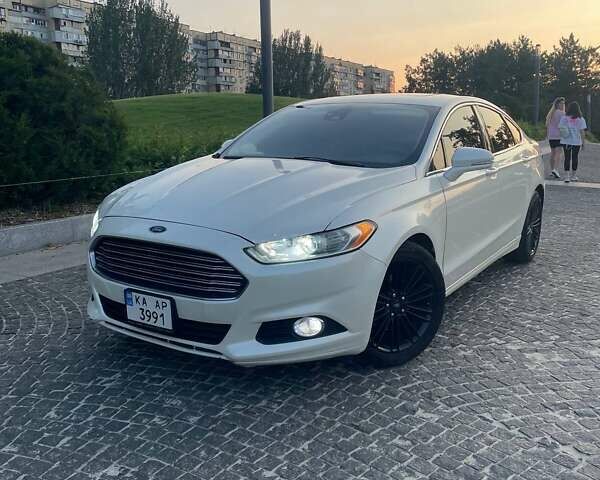 Білий Форд Фьюжен, об'ємом двигуна 2 л та пробігом 220 тис. км за 9300 $, фото 1 на Automoto.ua