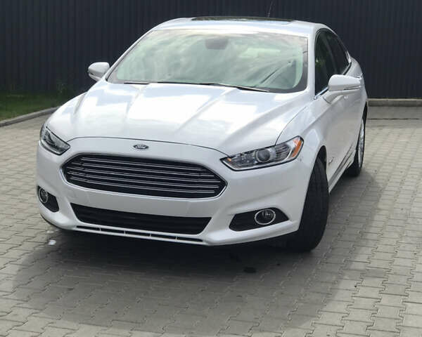 Білий Форд Фьюжен, об'ємом двигуна 2 л та пробігом 91 тис. км за 11500 $, фото 1 на Automoto.ua