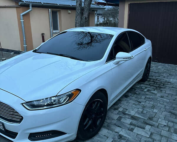 Форд Фьюжн 2013 в Ровно на Automoto.ua Белый Форд Фьюжн, объемом двигателя 1.6 л и пробегом 179 тыс. км за 8300 $, фото 1 на Automoto.ua
