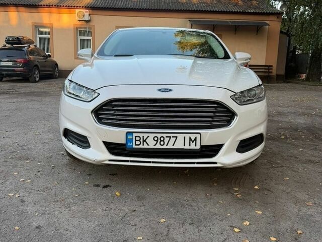 Білий Форд Фьюжен, об'ємом двигуна 2.5 л та пробігом 162 тис. км за 9900 $, фото 1 на Automoto.ua