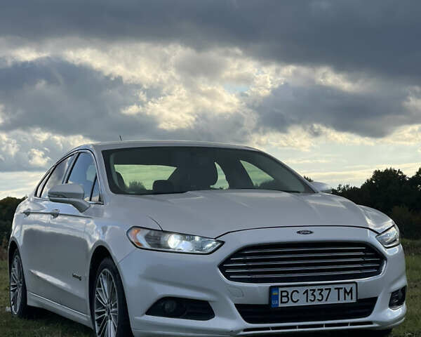 Форд Фьюжн 2014 в Яворове на Automoto.ua Белый Форд Фьюжн, объемом двигателя 2 л и пробегом 323 тыс. км за 10999 $, фото 1 на Automoto.ua