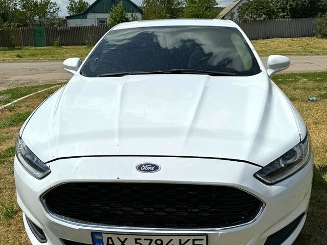Белый Форд Фьюжн, объемом двигателя 2.5 л и пробегом 140 тыс. км за 9000 $, фото 1 на Automoto.ua