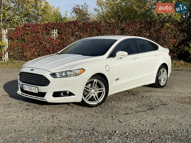Білий Форд Фьюжен, об'ємом двигуна 2 л та пробігом 176 тис. км за 12000 $, фото 1 на Automoto.ua