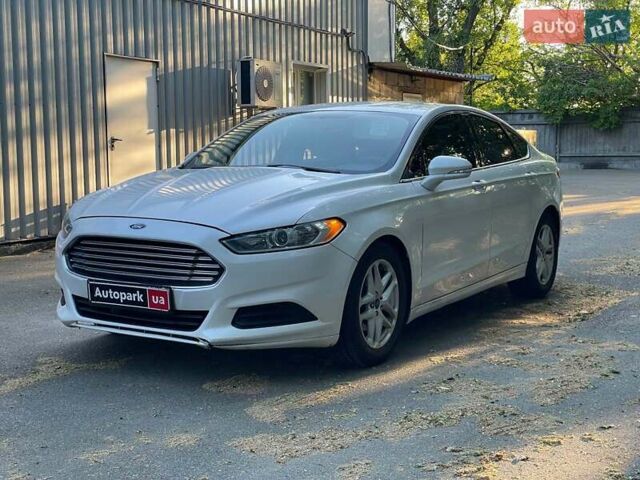 Белый Форд Фьюжн, объемом двигателя 2.5 л и пробегом 178 тыс. км за 7500 $, фото 1 на Automoto.ua