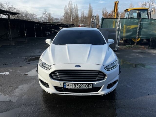 Білий Форд Фьюжен, об'ємом двигуна 2 л та пробігом 187 тис. км за 12500 $, фото 1 на Automoto.ua