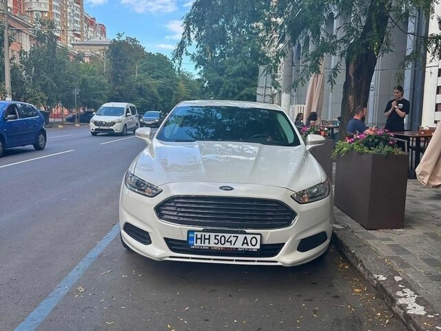 Білий Форд Фьюжен, об'ємом двигуна 2 л та пробігом 125 тис. км за 10500 $, фото 1 на Automoto.ua