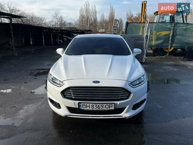 Форд Фьюжн 2014 в Одессе на Automoto.ua Белый Форд Фьюжн, объемом двигателя 2 л и пробегом 186 тыс. км за 12500 $, фото 1 на Automoto.ua