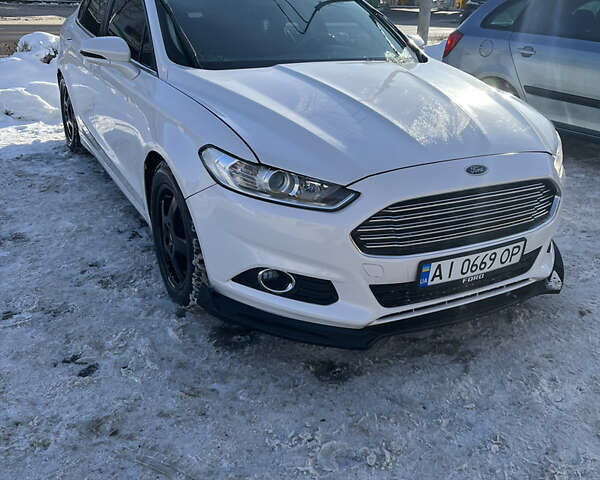 Білий Форд Фьюжен, об'ємом двигуна 2.5 л та пробігом 243 тис. км за 7800 $, фото 1 на Automoto.ua