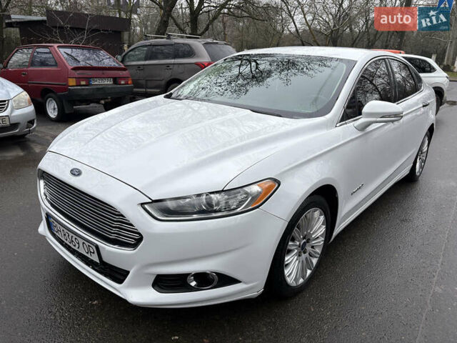 Белый Форд Фьюжн, объемом двигателя 2 л и пробегом 196 тыс. км за 11900 $, фото 1 на Automoto.ua