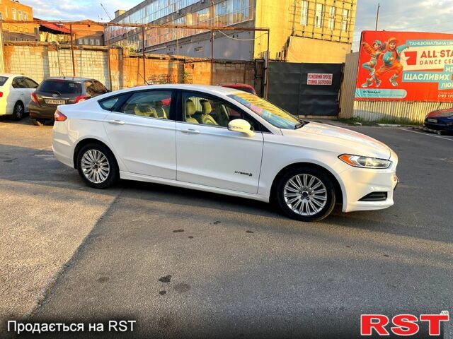 Белый Форд Фьюжн, объемом двигателя 2 л и пробегом 27100 тыс. км за 10999 $, фото 1 на Automoto.ua