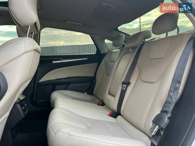 Білий Форд Фьюжен, об'ємом двигуна 2 л та пробігом 160 тис. км за 12000 $, фото 1 на Automoto.ua