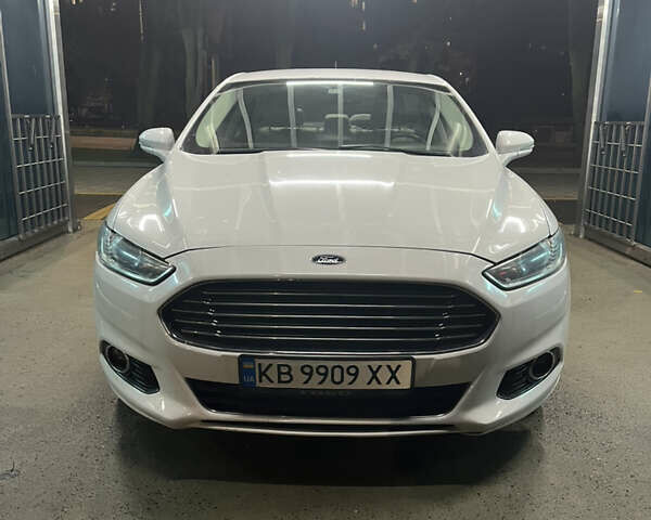Білий Форд Фьюжен, об'ємом двигуна 2 л та пробігом 173 тис. км за 11300 $, фото 1 на Automoto.ua