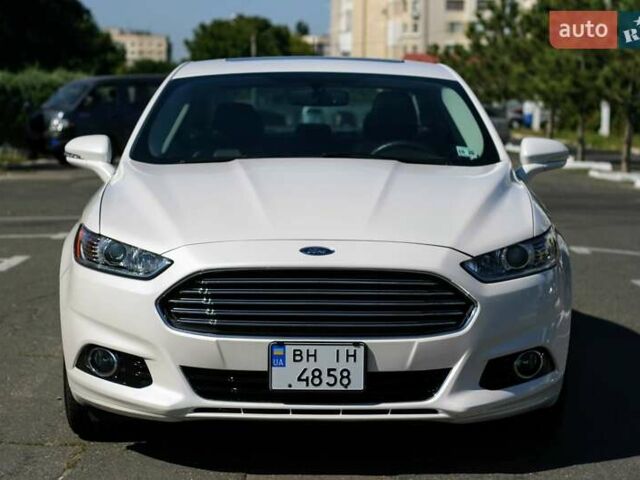 Белый Форд Фьюжн, объемом двигателя 2 л и пробегом 133 тыс. км за 14000 $, фото 1 на Automoto.ua