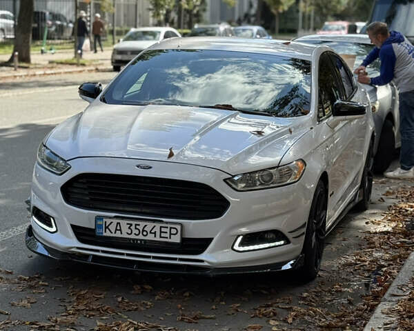Білий Форд Фьюжен, об'ємом двигуна 2 л та пробігом 220 тис. км за 14000 $, фото 1 на Automoto.ua