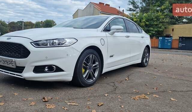 Білий Форд Фьюжен, об'ємом двигуна 2 л та пробігом 130 тис. км за 14900 $, фото 1 на Automoto.ua