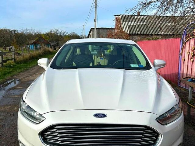 Белый Форд Фьюжн, объемом двигателя 2.5 л и пробегом 114 тыс. км за 10500 $, фото 1 на Automoto.ua