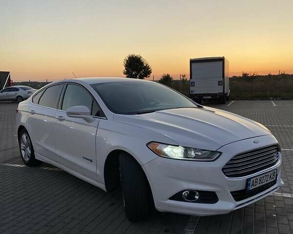 Білий Форд Фьюжен, об'ємом двигуна 2 л та пробігом 194 тис. км за 11800 $, фото 1 на Automoto.ua