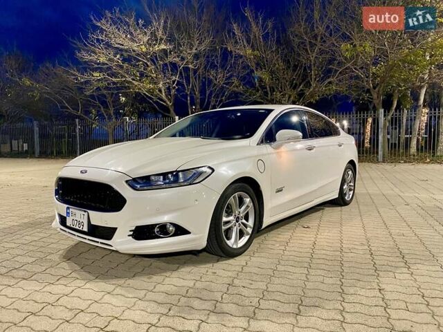 Білий Форд Фьюжен, об'ємом двигуна 2 л та пробігом 154 тис. км за 14400 $, фото 1 на Automoto.ua