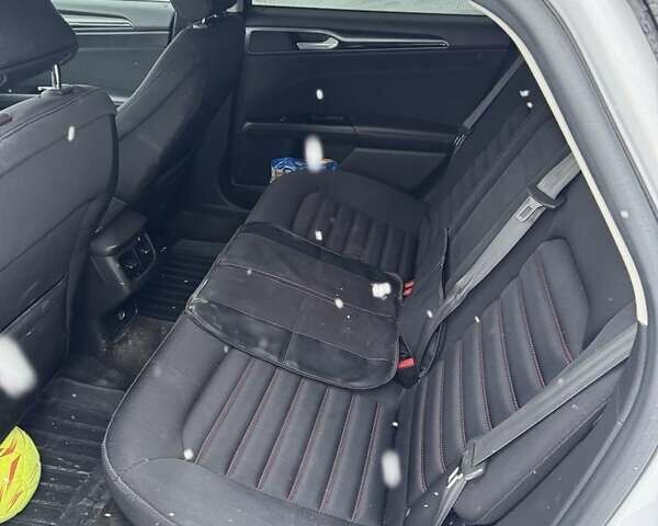 Белый Форд Фьюжн, объемом двигателя 2.5 л и пробегом 132 тыс. км за 12000 $, фото 1 на Automoto.ua