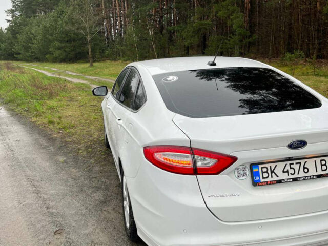 Білий Форд Фьюжен, об'ємом двигуна 2.5 л та пробігом 215 тис. км за 12000 $, фото 1 на Automoto.ua