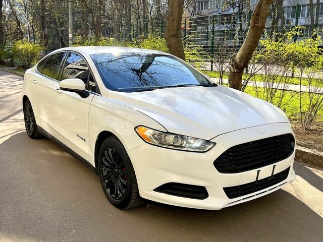 Белый Форд Фьюжн, объемом двигателя 2 л и пробегом 121 тыс. км за 10900 $, фото 1 на Automoto.ua