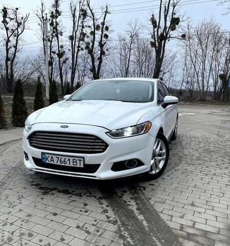 Белый Форд Фьюжн, объемом двигателя 2.5 л и пробегом 250 тыс. км за 9300 $, фото 1 на Automoto.ua