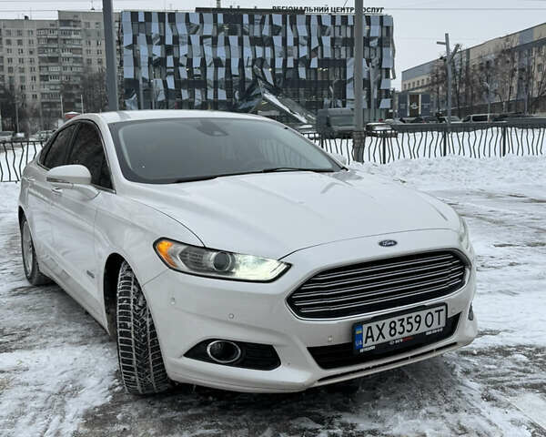 Білий Форд Фьюжен, об'ємом двигуна 2 л та пробігом 127 тис. км за 12500 $, фото 1 на Automoto.ua