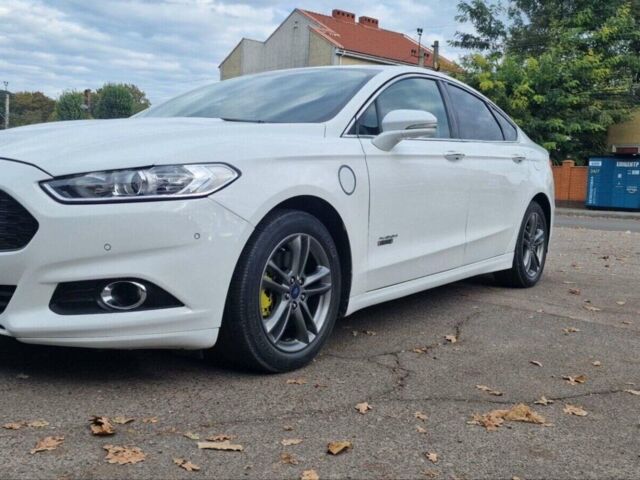 Білий Форд Фьюжен, об'ємом двигуна 2 л та пробігом 134 тис. км за 14000 $, фото 1 на Automoto.ua