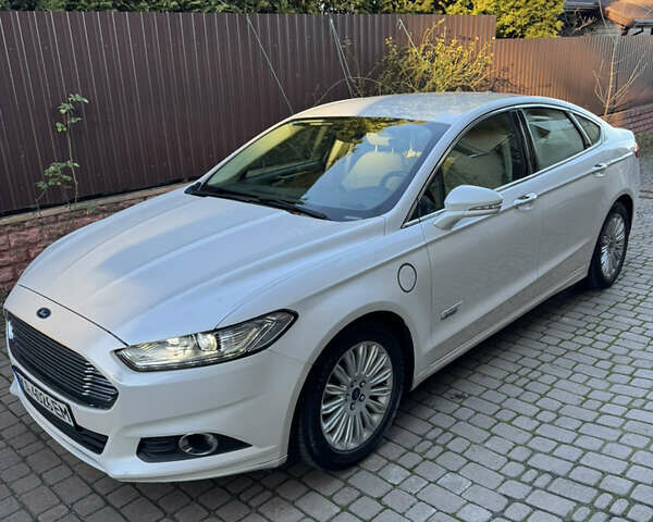 Белый Форд Фьюжн, объемом двигателя 2 л и пробегом 217 тыс. км за 13500 $, фото 1 на Automoto.ua