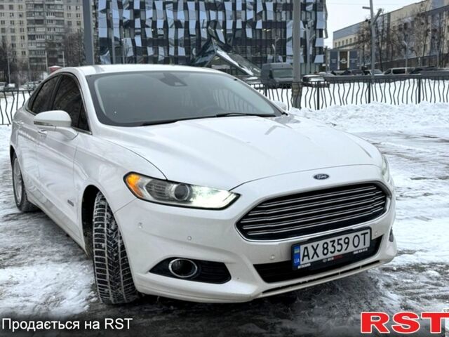 Білий Форд Фьюжен, об'ємом двигуна 2 л та пробігом 130 тис. км за 13800 $, фото 1 на Automoto.ua
