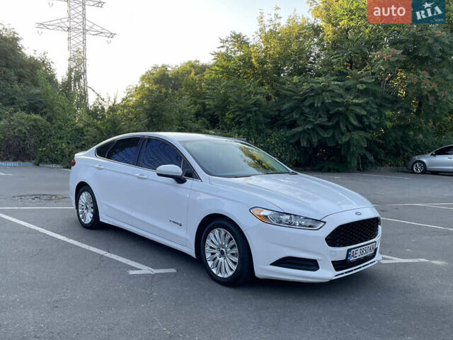Білий Форд Фьюжен, об'ємом двигуна 2 л та пробігом 169 тис. км за 13000 $, фото 1 на Automoto.ua