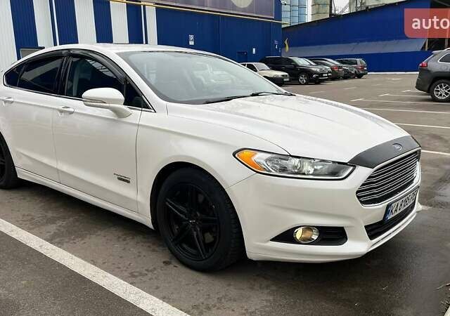 Білий Форд Фьюжен, об'ємом двигуна 2 л та пробігом 176 тис. км за 12500 $, фото 1 на Automoto.ua