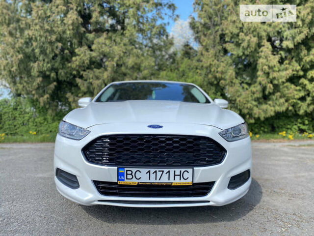 Белый Форд Фьюжн, объемом двигателя 2.5 л и пробегом 120 тыс. км за 10000 $, фото 1 на Automoto.ua