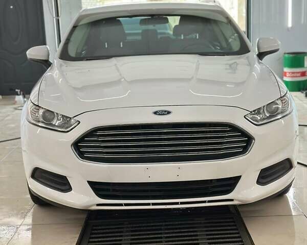 Білий Форд Фьюжен, об'ємом двигуна 2.49 л та пробігом 180 тис. км за 9800 $, фото 1 на Automoto.ua