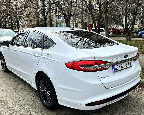 Белый Форд Фьюжн, объемом двигателя 2.49 л и пробегом 95 тыс. км за 12000 $, фото 1 на Automoto.ua