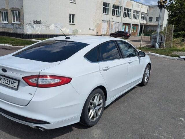 Білий Форд Фьюжен, об'ємом двигуна 2.5 л та пробігом 195 тис. км за 8400 $, фото 1 на Automoto.ua