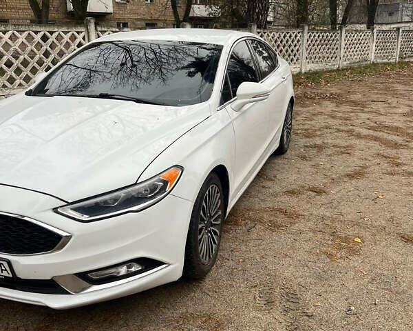 Білий Форд Фьюжен, об'ємом двигуна 2 л та пробігом 210 тис. км за 11000 $, фото 1 на Automoto.ua