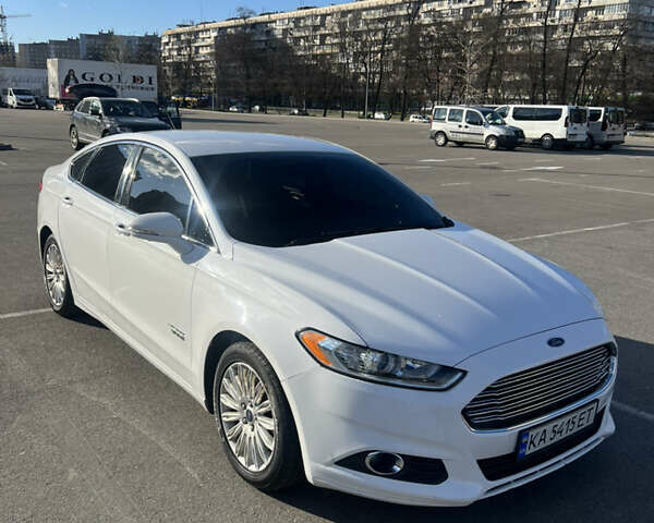 Белый Форд Фьюжн, объемом двигателя 2 л и пробегом 150 тыс. км за 14000 $, фото 1 на Automoto.ua