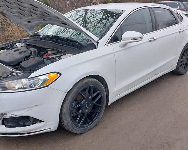 Білий Форд Фьюжен, об'ємом двигуна 2 л та пробігом 150 тис. км за 5000 $, фото 1 на Automoto.ua