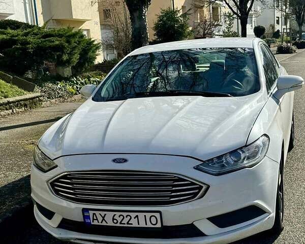 Белый Форд Фьюжн, объемом двигателя 2.5 л и пробегом 120 тыс. км за 13000 $, фото 1 на Automoto.ua