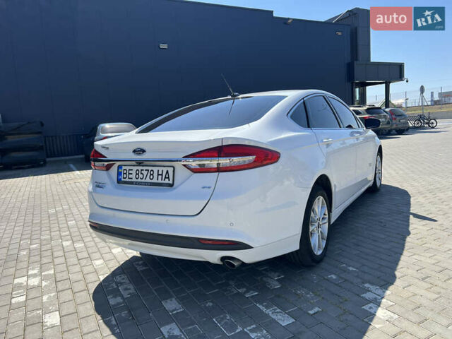 Білий Форд Фьюжен, об'ємом двигуна 2 л та пробігом 105 тис. км за 16800 $, фото 1 на Automoto.ua