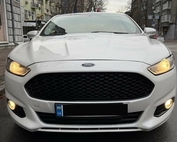 Белый Форд Фьюжн, объемом двигателя 2 л и пробегом 144 тыс. км за 14300 $, фото 1 на Automoto.ua