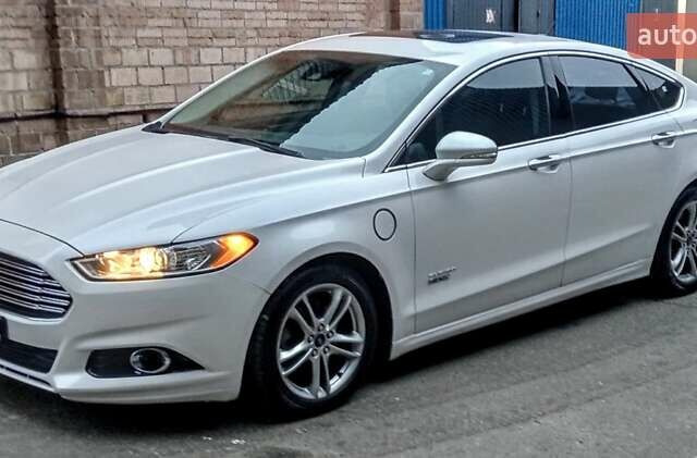 Белый Форд Фьюжн, объемом двигателя 2.5 л и пробегом 176 тыс. км за 13920 $, фото 1 на Automoto.ua