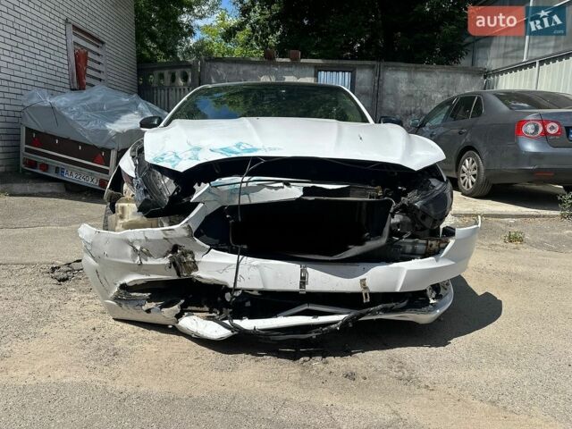 Білий Форд Фьюжен, об'ємом двигуна 2.5 л та пробігом 221 тис. км за 6000 $, фото 1 на Automoto.ua