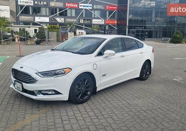 Форд Фьюжн 2017 в Львове на Automoto.ua Белый Форд Фьюжн, объемом двигателя 2 л и пробегом 133 тыс. км за 15500 $, фото 1 на Automoto.ua