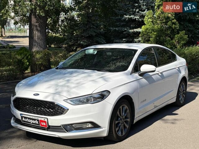 Білий Форд Фьюжен, об'ємом двигуна 2 л та пробігом 303 тис. км за 9490 $, фото 1 на Automoto.ua