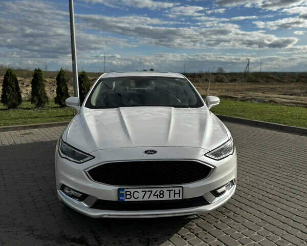 Білий Форд Фьюжен, об'ємом двигуна 2 л та пробігом 170 тис. км за 17555 $, фото 1 на Automoto.ua
