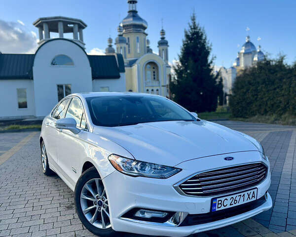 Белый Форд Фьюжн, объемом двигателя 2 л и пробегом 110 тыс. км за 14000 $, фото 1 на Automoto.ua